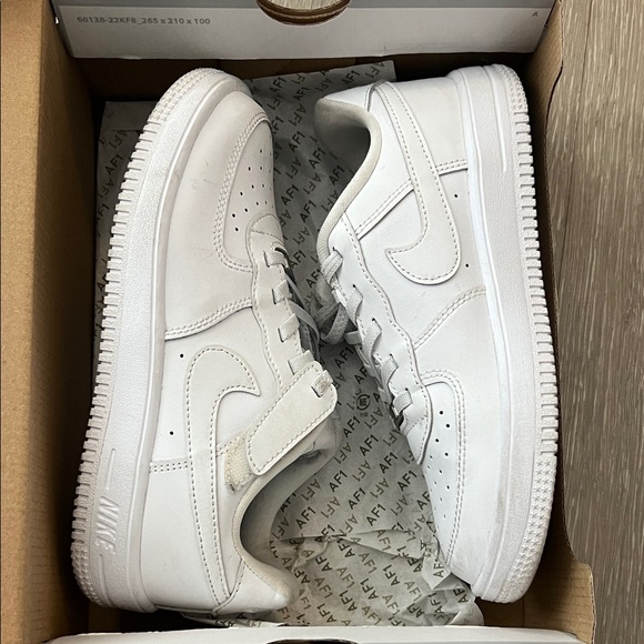 White Kids Air Force 1 Sneakers - Picture 4 of 4